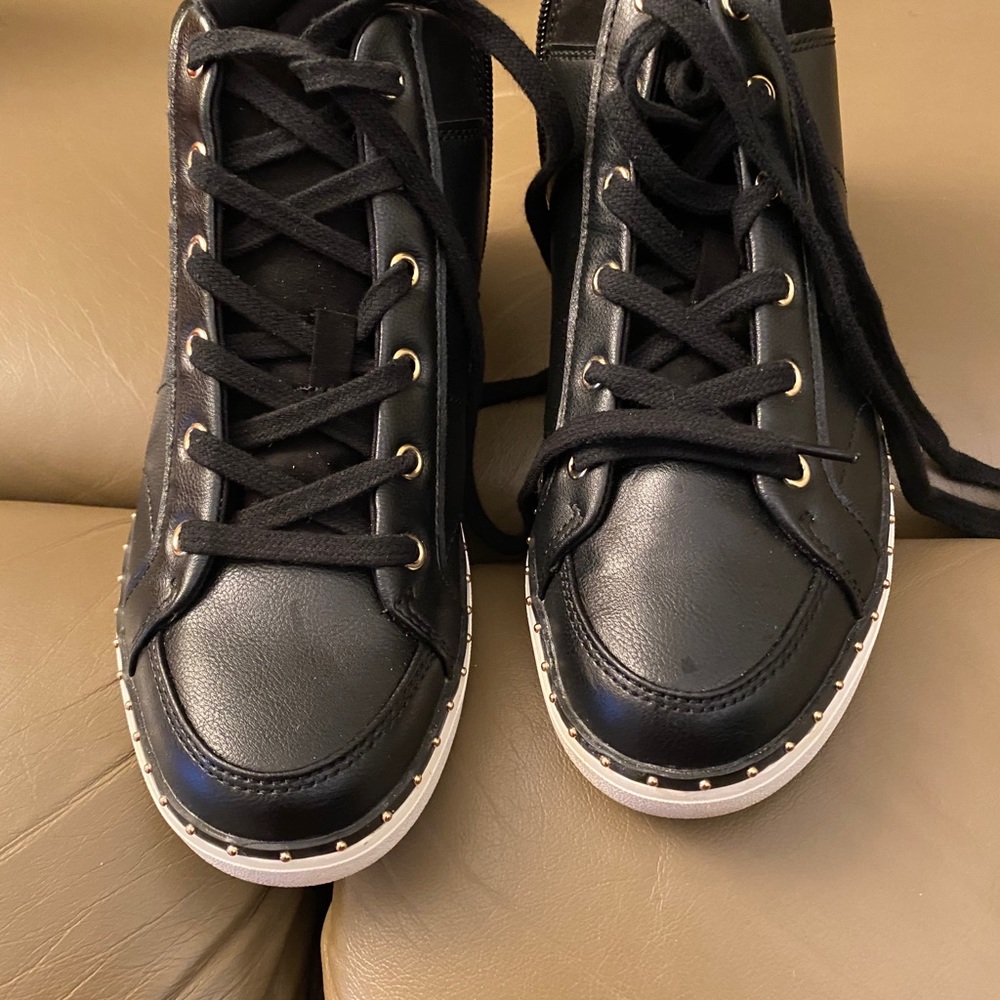 Also sneaker